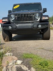 Jeep Gladiator NightHawk 2024