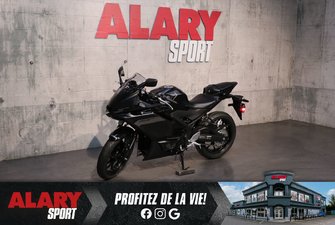 Yamaha YZF-R3  2025