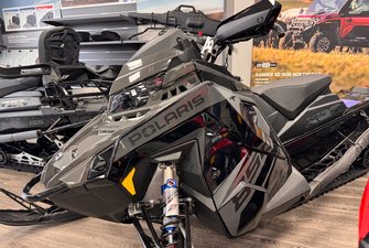 Polaris INDY XCR 850 136 SHADOW GRAY & GLOSS BLACK 2025