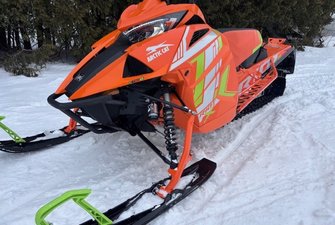 2022 Arctic Cat RIOT X 8000 146 ES MOTONEIGE NEUVE SEULEMENT 1565 KM ETAT IMPECCABLE
