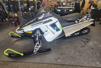 2025 Polaris 550 VOYAGEUR 144 ES Utilité et travail