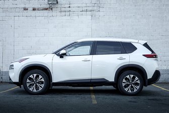 2023 Nissan Rogue SV Moonroof