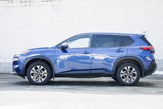 2023 Nissan Rogue SV Moonroof