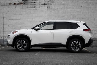 2023 Nissan Rogue SV Moonroof