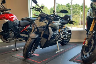 Ducati STREETFIGHTER V2 Storm Green 2025