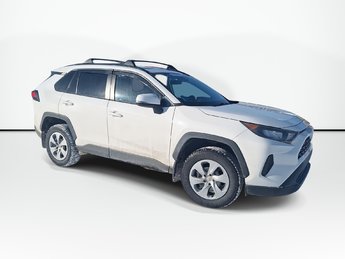 Toyota RAV4 LE | CAM | Heated Seats | USB | Bluetooth 2020
