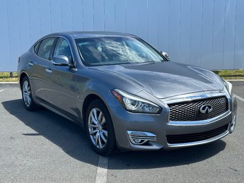 2017 Infiniti Q70 Premium | Leather | MoonRoof | Nav | Cam | USB