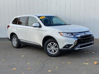 2020 Mitsubishi Outlander ES | Cam | 7-Pass | HtdSeats | Warranty to 2029