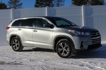 2017 Toyota Highlander LE | Cam | USB | 8-Pass | Bluetooth | Keyless