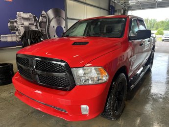 2022 Ram 1500 Classic Express cabine d'équipe 4x4 caisse de 5 pi 7 po