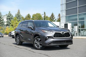 2022 Toyota Highlander XLE Cuir Toi ouvrant Volant chauffant Carplay