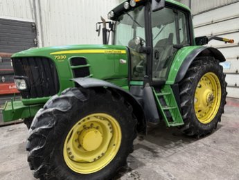 2008 John Deere 7330