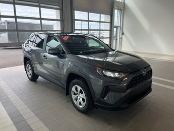 Toyota RAV4 LE 2022