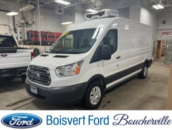 2017 Ford Cargo T-250 toit moyen 148 po PNBV de 9 000 lb porte cou