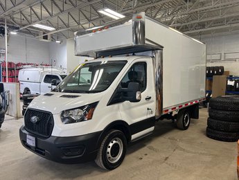 Ford Transit Cutaway 12 pieds Deck et rampe 2023