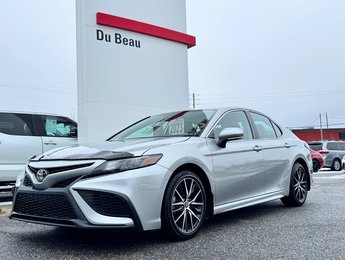 Toyota Camry SE + TOIT + MAGS 18 / PEA 27-03-28=100KM / 2023