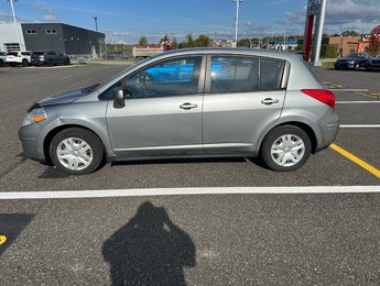 Nissan Versa 1.8 S 2011