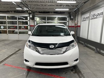 Toyota Sienna LE 8 places 2015
