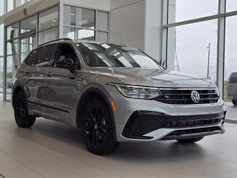 Volkswagen Tiguan Comfortline R-Line Black Edition TOIT | CUIR | CAM 2022