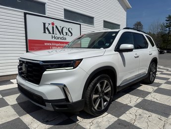 2023 Honda PILOT Touring, keyless entry, backup camera, Bluetooth