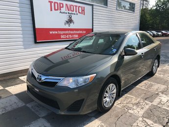 2014 Toyota Camry LE - low kms, reverse camera, hands free, cruise