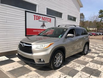2016 Toyota Highlander XLE- Leather interior, AWD, 3 rows tons of space!