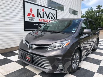 Toyota Sienna XLE - sunroof, reverse camera, power seats, a/c 2020
