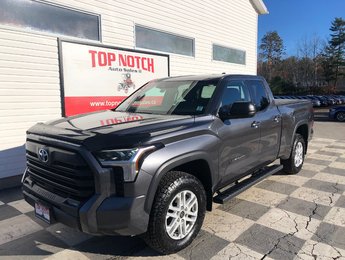 Toyota Tundra SR, rear sliding window, bluetooth, towing package 2023