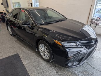 Toyota Camry SE 2023