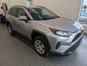 Toyota RAV4 LE AWD, 2021