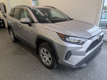 Toyota RAV4 LE, GARANTIE JUSQU EN 2026 2021