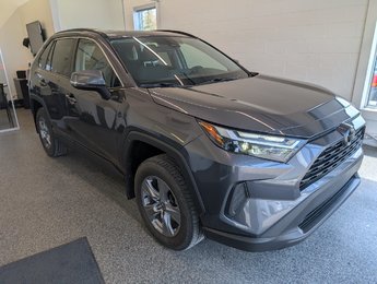 Toyota RAV4 XLE AWD, TOIT, MAGS, 2022
