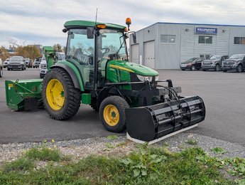 2016 John Deere 4066R 4WD Utility tractor Équipé d'une gratte à neige et d'une souffleuse !!