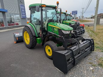 John Deere 4066R 4WD Utility tractor Équipé d'une gratte à neige et d'une souffleuse !! 2018