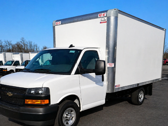 Chevrolet Express Commercial Cutaway 3500 Cube 14' PIEDS 2025