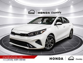 2023 Kia Forte EX  MAGS I CARPLAY I HEATED SEATS AND STEERING WHEEL I CAMERA I ACTIVE SECURITY