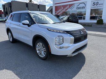 Mitsubishi Outlander SE S-AWC 7 SEATERS I MAGS I SUNROOF I CAMERA I CARPLAY I HEATED SEATS & STEERING WHEEL 2023