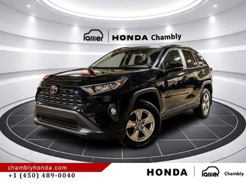 Toyota RAV4 XLE AWD I SUNROOF I MAGS I HEATED SEATS AND STEERING WHEEL I CARPLAY I ACTIVE SECURITY 2021