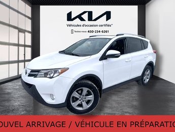 Toyota RAV4 XLE, JAMAIS ACCIDENTÉ, TOIT, AWD, PNEUS D'HIVER 2015