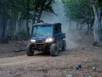 Can-Am DEFENDER MAX LTD CAB HD10  2025