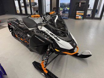 Ski-Doo Backcountry Adrenaline 600R E-TEC  2026