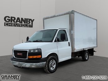 GMC Savana Commercial Cutaway 12 pied 2013