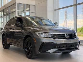Volkswagen Tiguan Comfortline R-Line Black Edition 4MOTION | DÉMARREUR | TOIT PANO +++ 2023
