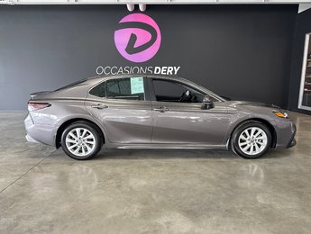 Toyota Camry SE 2022