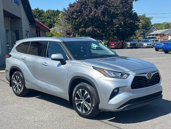Toyota Highlander XLE AWD 8 PASSAGERS CUIR TOIT OUVRANT 2020