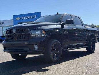 Ram 1500 Classic Express Crew Cab V8 5.7L 2021