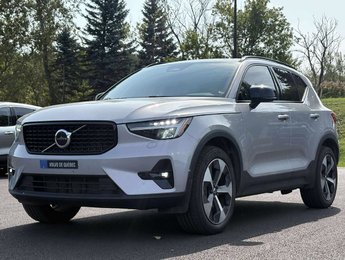 Volvo XC40 Plus Dark B5 2023