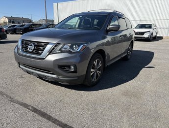 Nissan Pathfinder 4 RM 4 portes SV 123 000 KM SEULEMENT 7 PLACES 2017