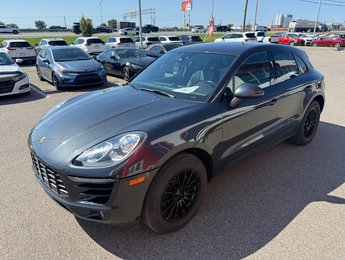2017 Porsche Macan BASE/AWD
