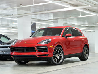 2022 Porsche Cayenne AWD / Premium Package /Air Suspension / Hitch